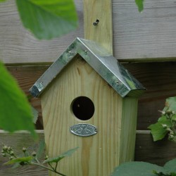 Nichoir en bois avec toit en zinc pour oiseaux